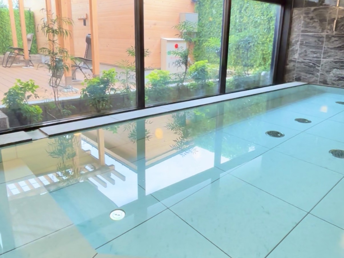 伊勢パールピアホテルの大浴場。広々とした湯船と清潔感のある空間