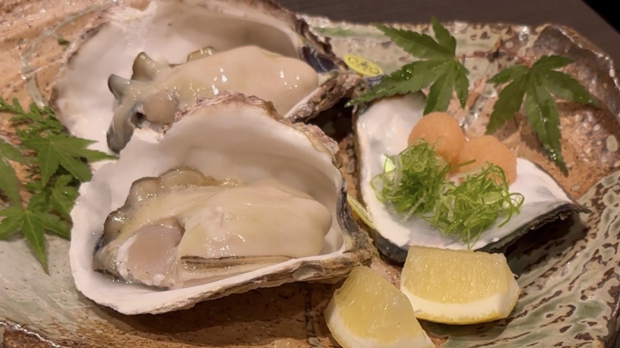 味の宿 花椿 の夕食（岩牡蠣）