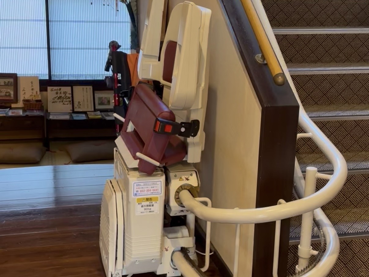 花の小宿 重兵衛の階段横昇降機