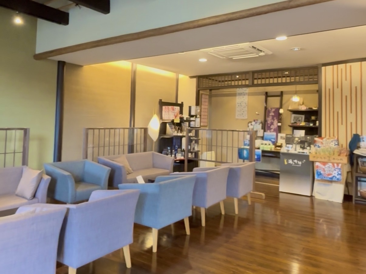 花の小宿 重兵衛のロビーと売店