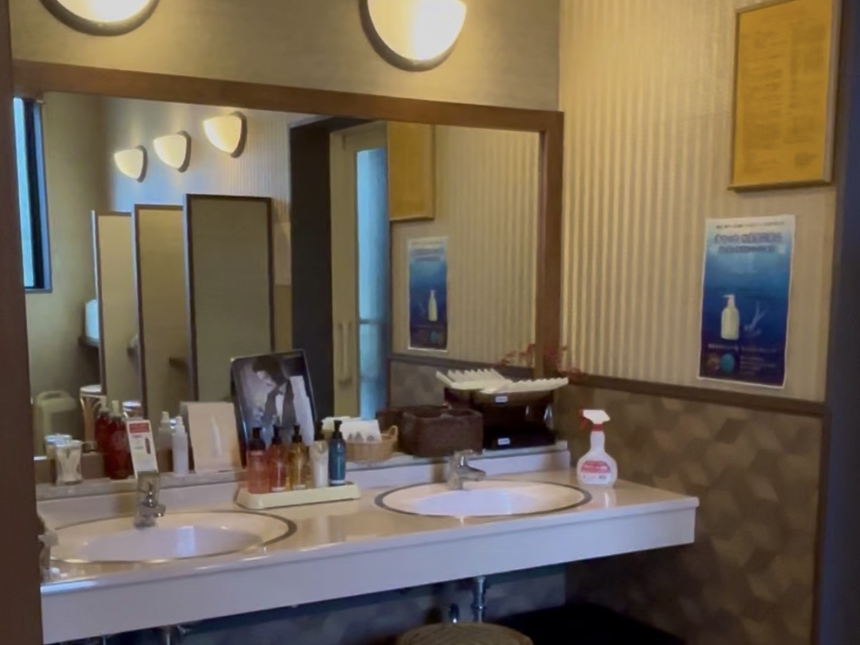 お宿の大浴場洗面スペース