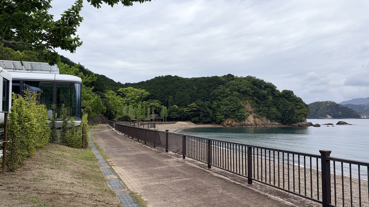 シーサイドグランピング孫太郎 海沿いの遊歩道
