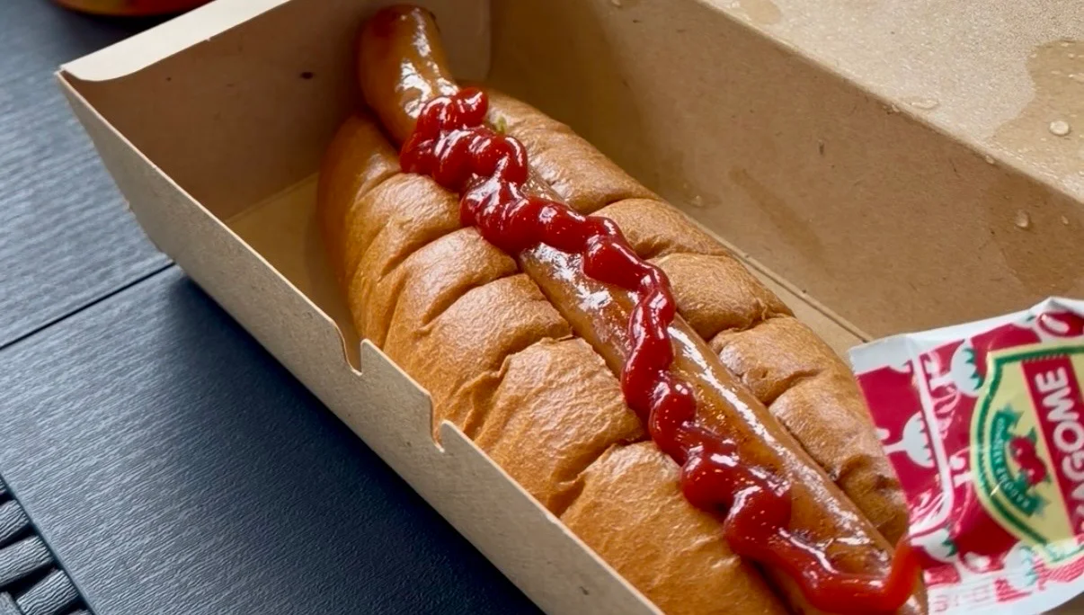 朝食のホットドッグ